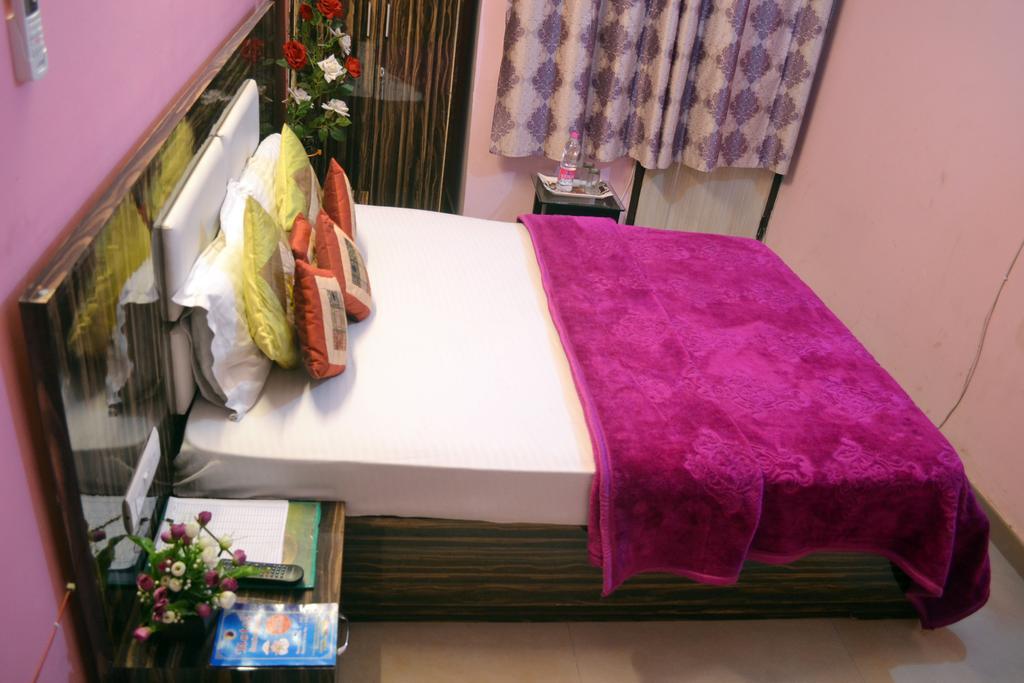 Yatri Guest House Нью-Дели Экстерьер фото