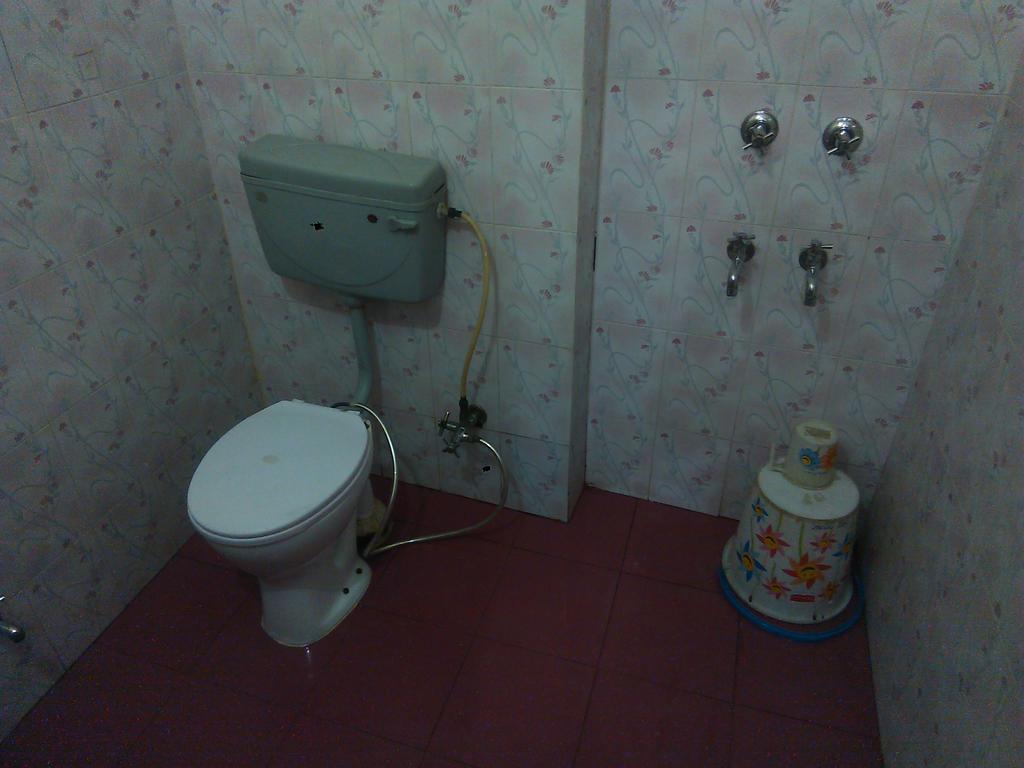Yatri Guest House Нью-Дели Экстерьер фото